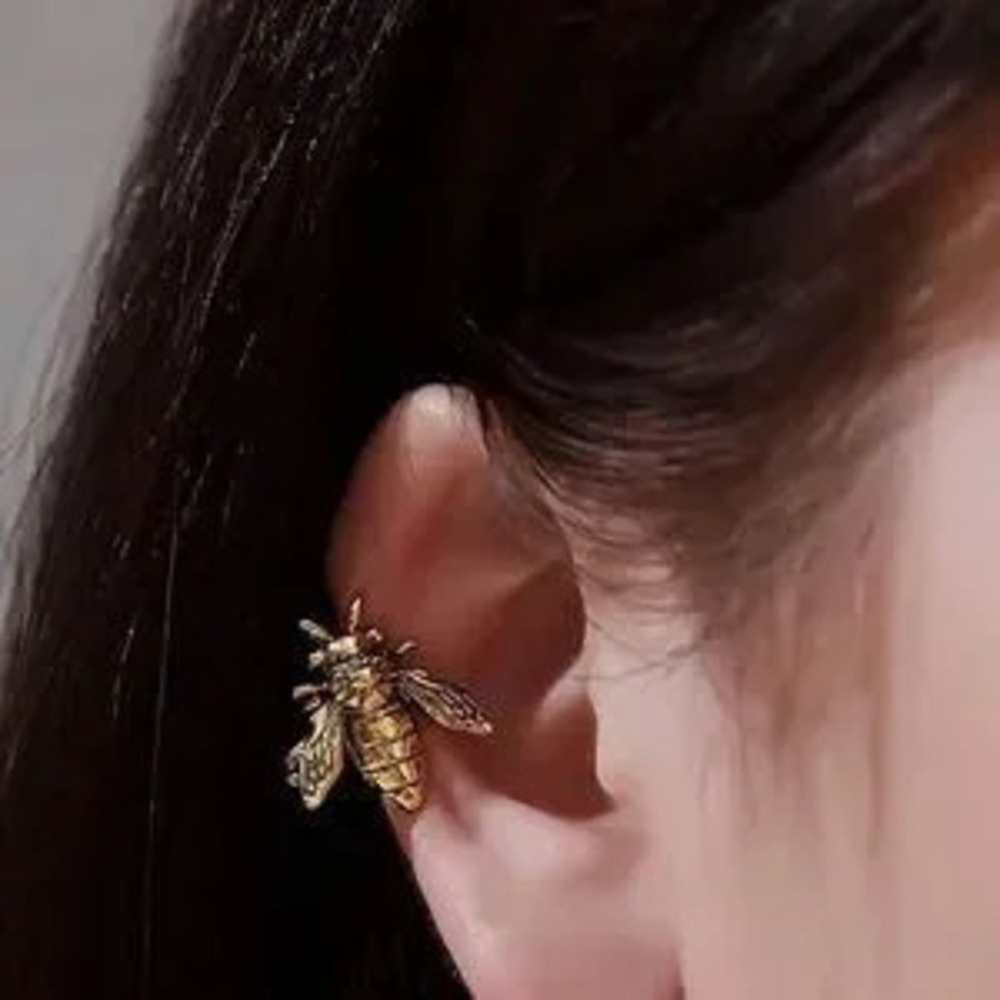 Bees?ear cuff?N715